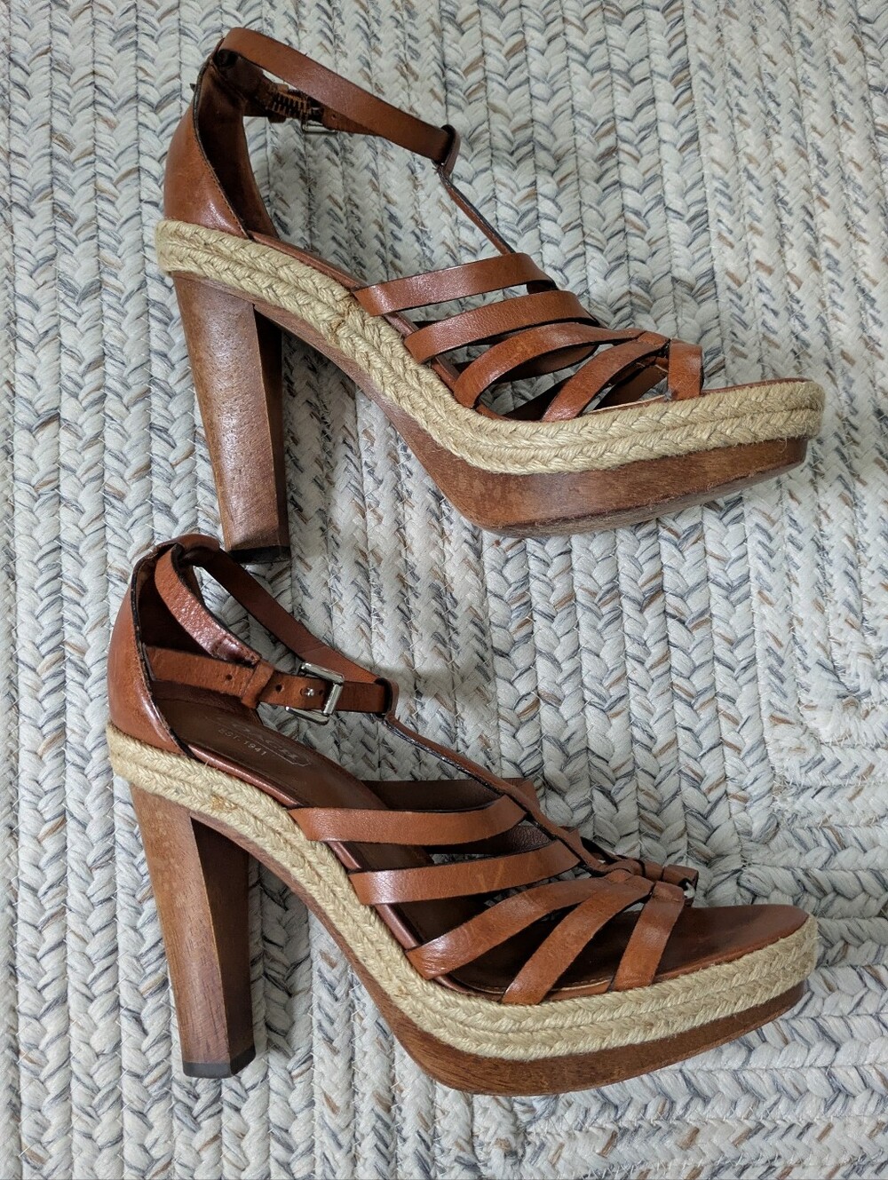 Coach Delaine Sandal, Sz 7 - Picture 3 of 6